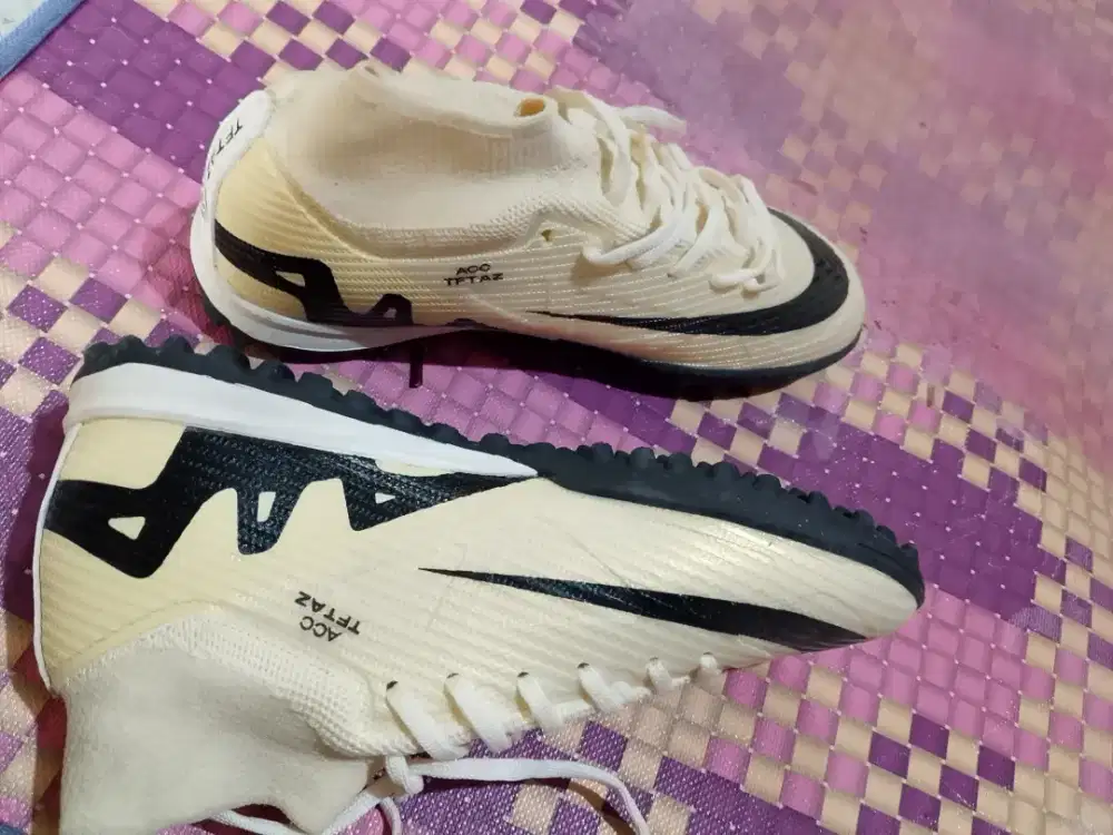 Sepatu futsal/minisoccer
