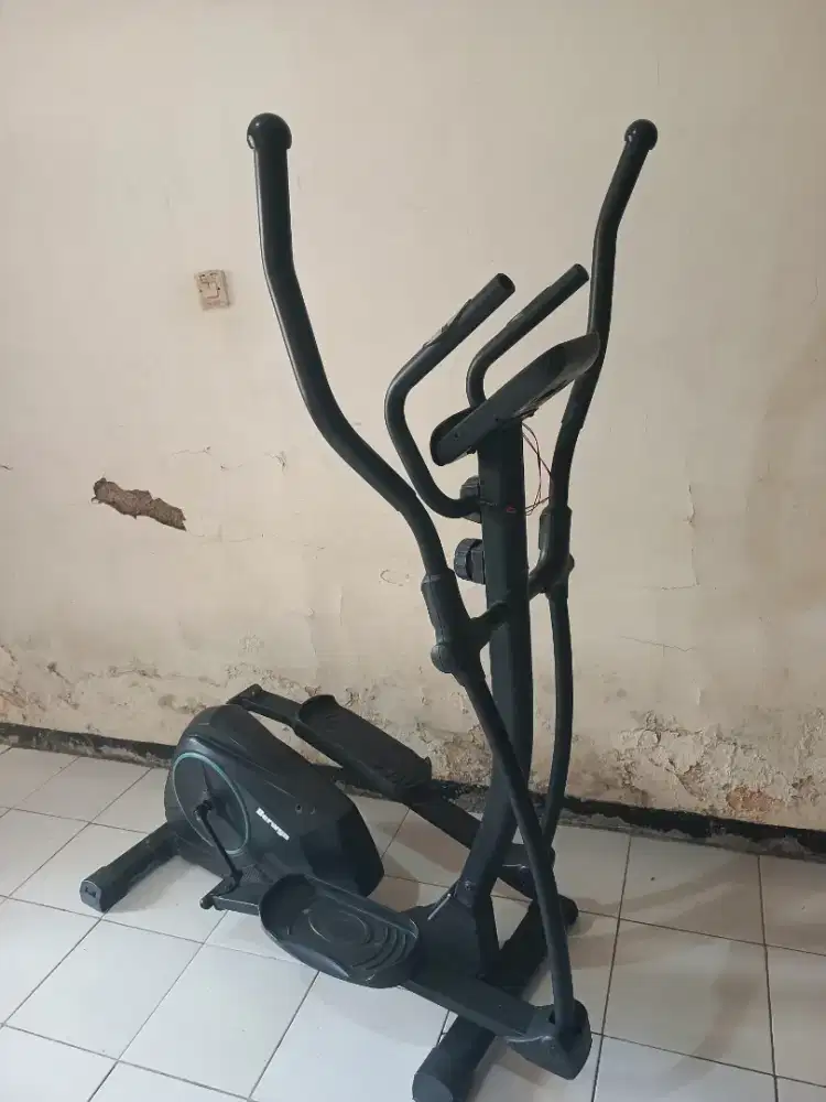Alat olahraga elliptical crosstrainer berwyn