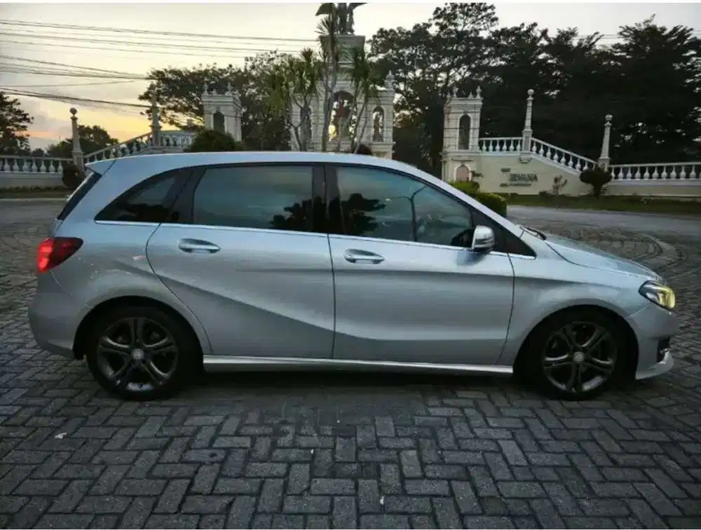 Mercedes-Benz B200 2014 Bensin