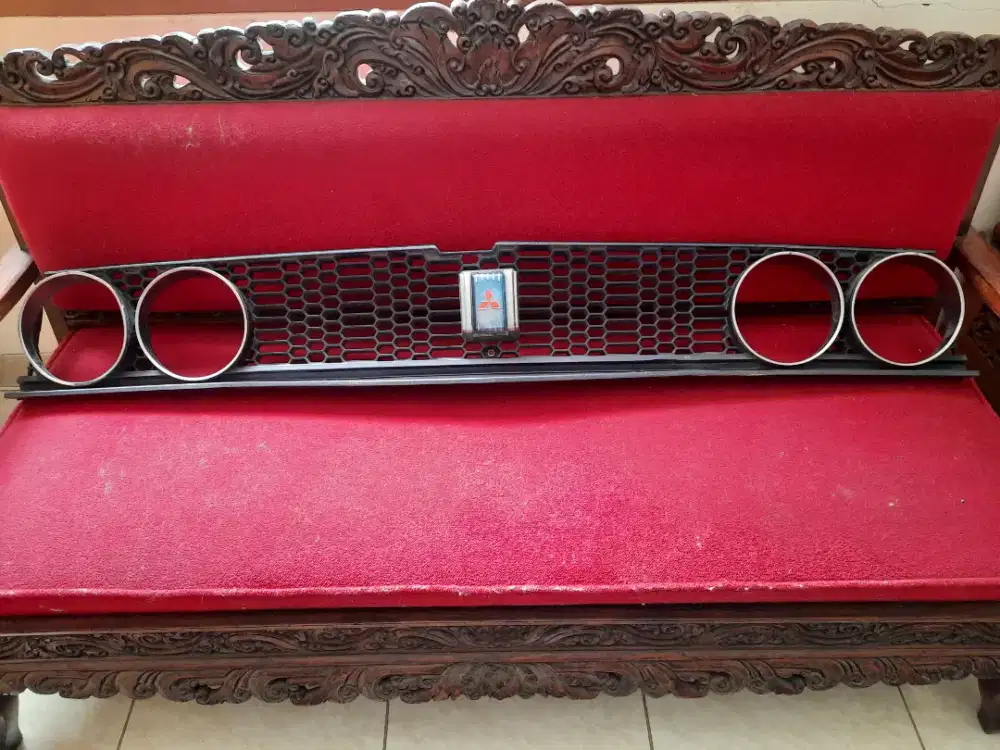 Penutup Grill Depan Mitsubishi Galant Sigma Tahun 1978