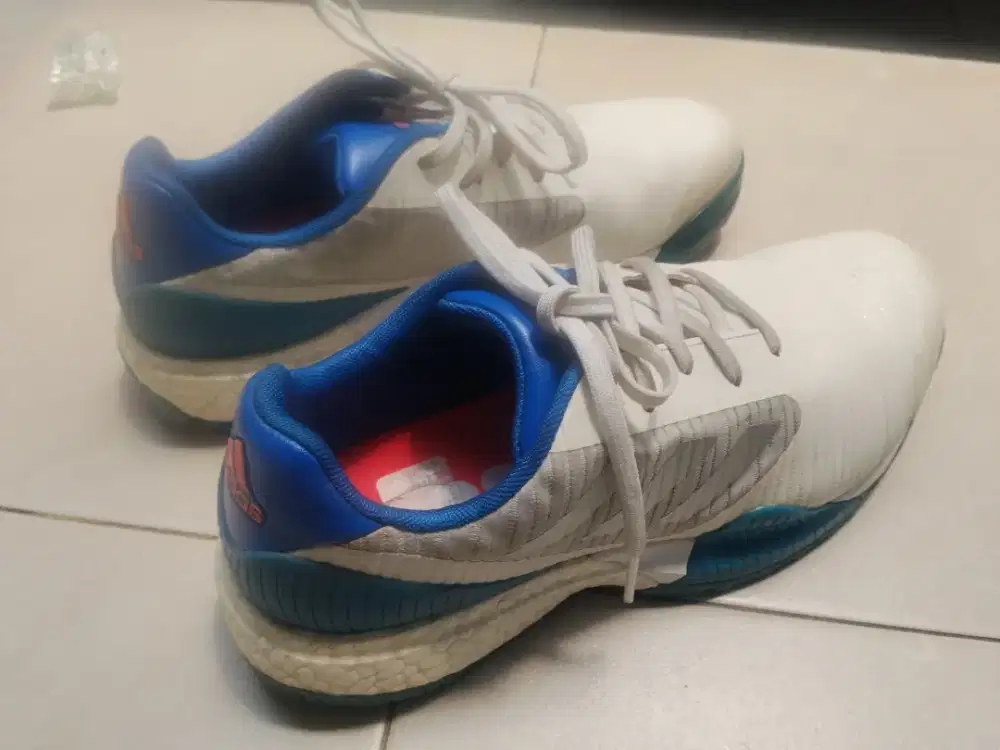 Sepatu golf merk Adidas pembeli blm lama