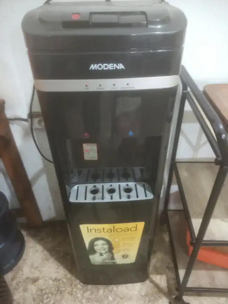 Dijual dispenser galon bawah merk modena