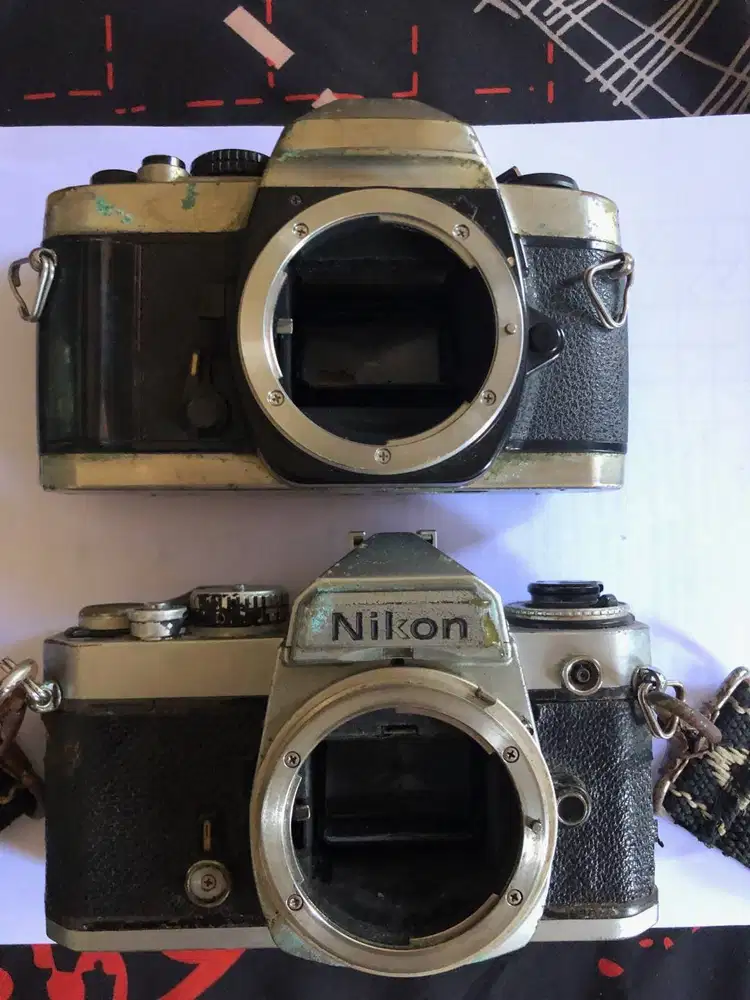 2 Buah Kamera Analog  Kondisi Apa Adanya