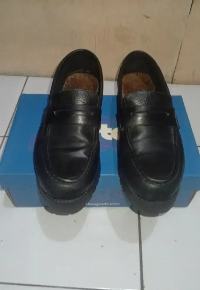 Sepatu kulit portee goods