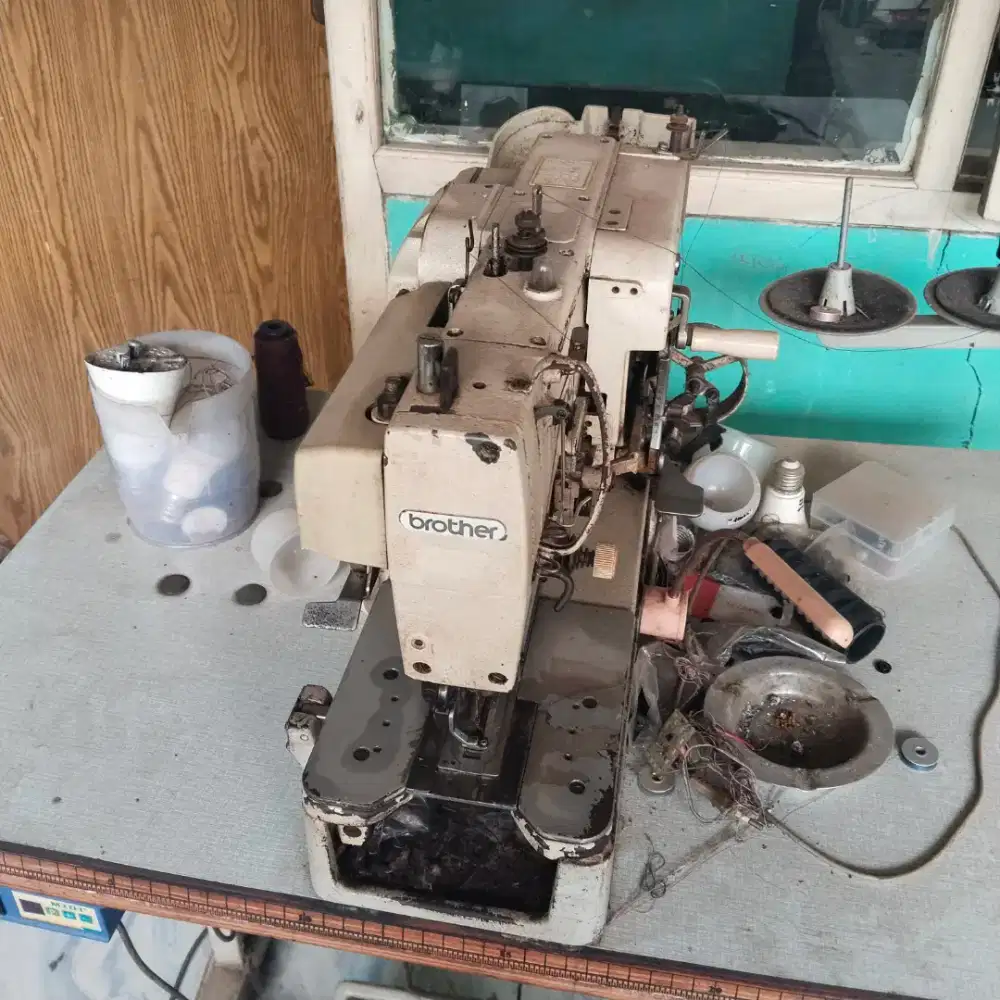 Mesin lubang dan pasang kancing