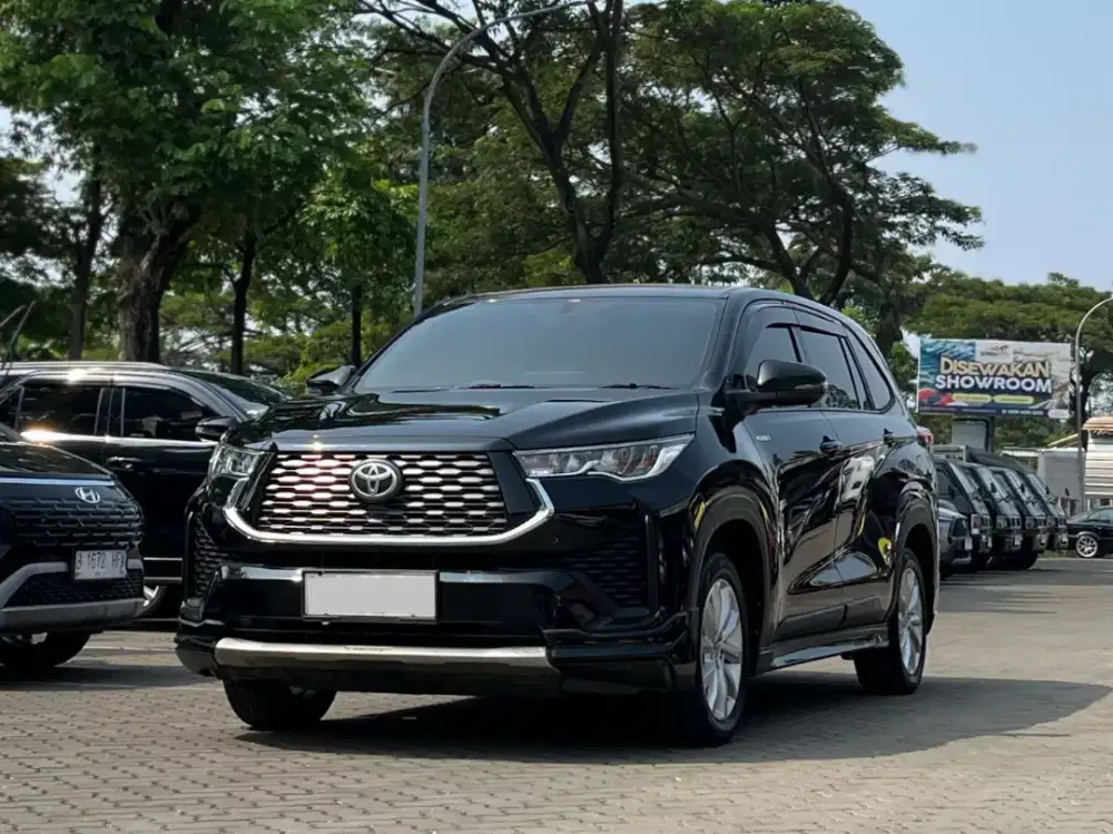 TOYOTA INNOVA ZENIX 2.0 V HYBRID MODELLISTA CVT MATIC 2023 HITAM