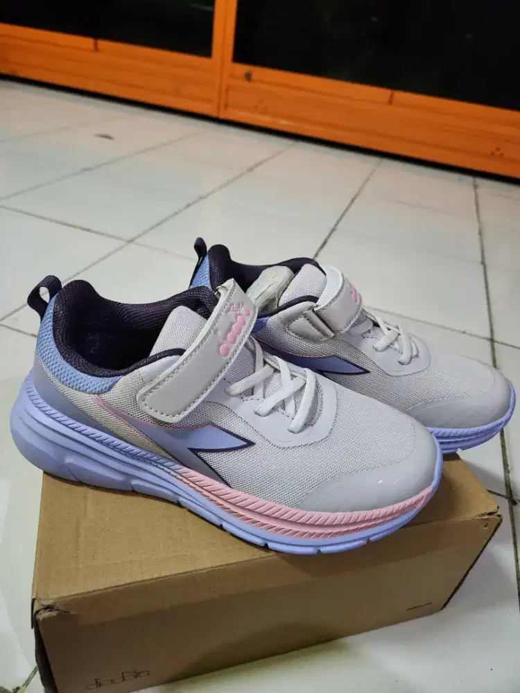 Sepatu diadora anak ori