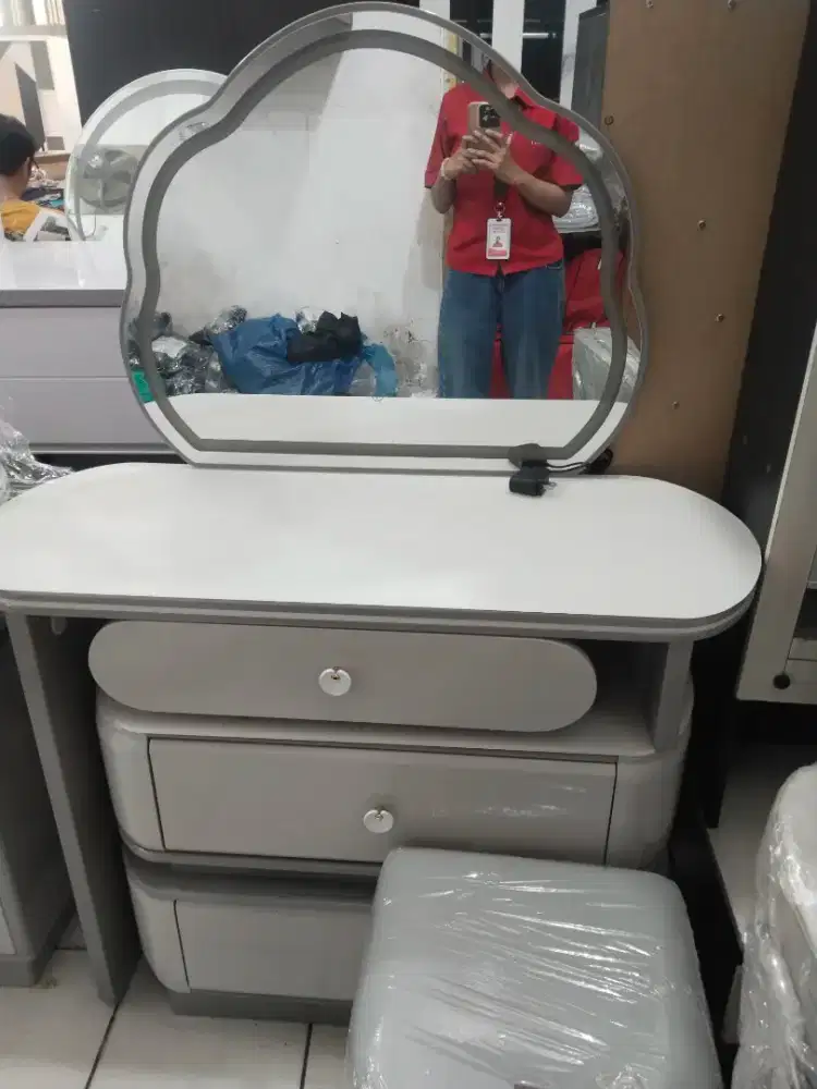 Kredit Meja Hias Import