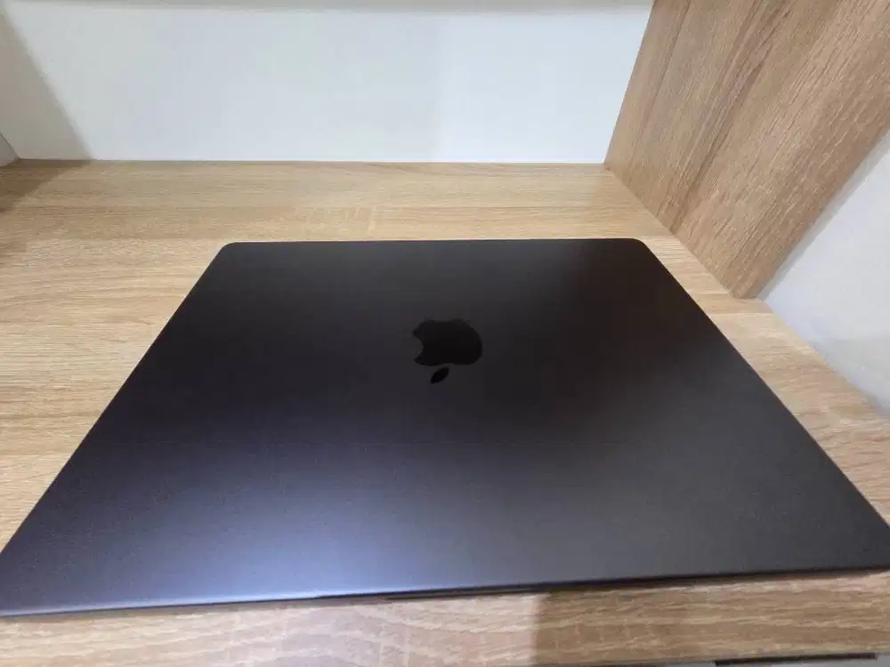 Ram 16GB, 1T, 14 inch warna hitam