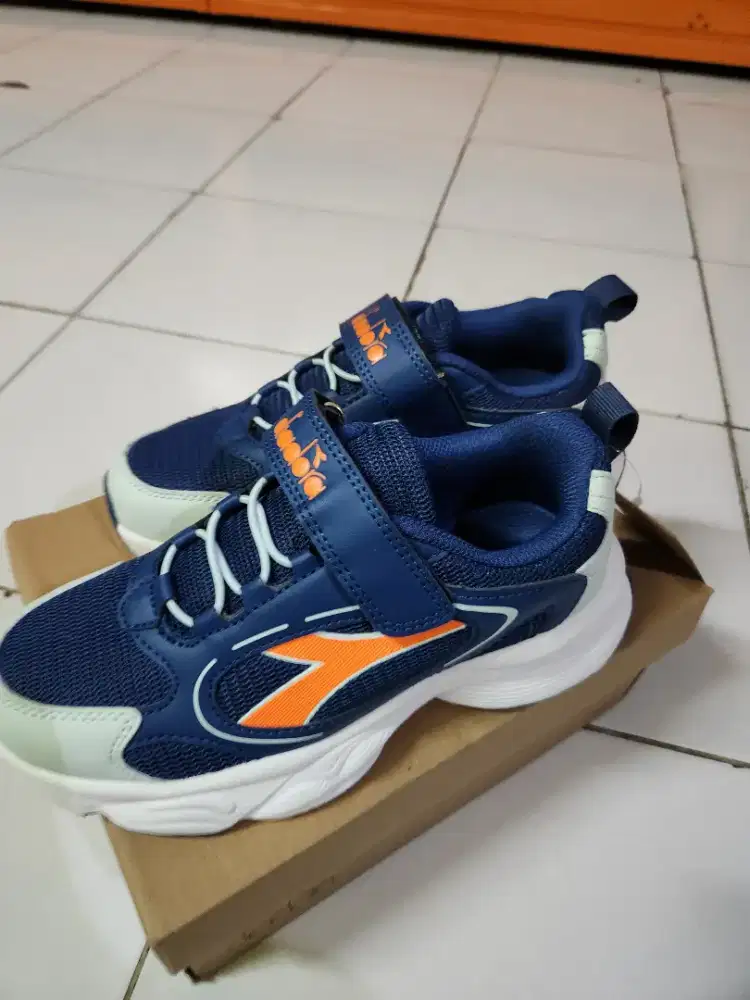 Sepatu diadora anak ori