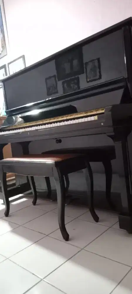 Piano YOUNG CHANG U131
