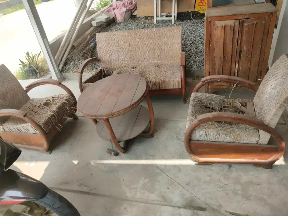 Kursi Antiq sedan..
