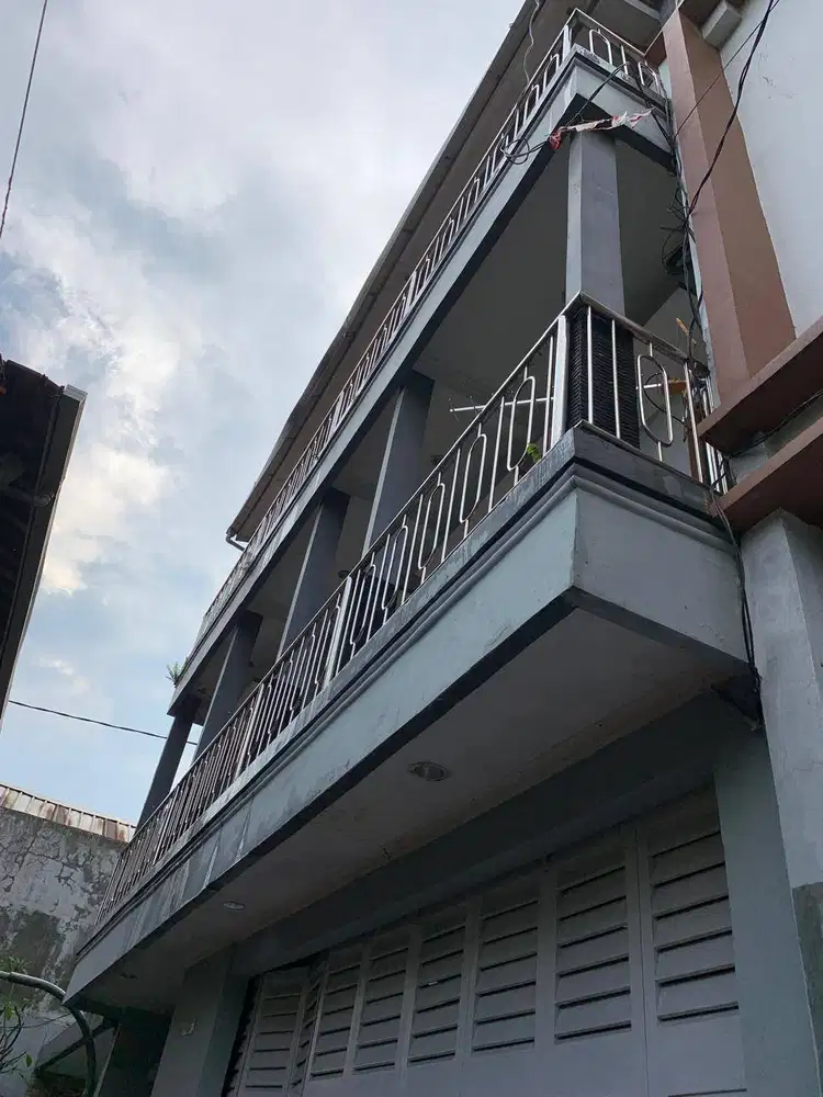 Rumah Besar Jalan Kopo Bandung Dalam Gang Cocok Untuk Keluarga Besar