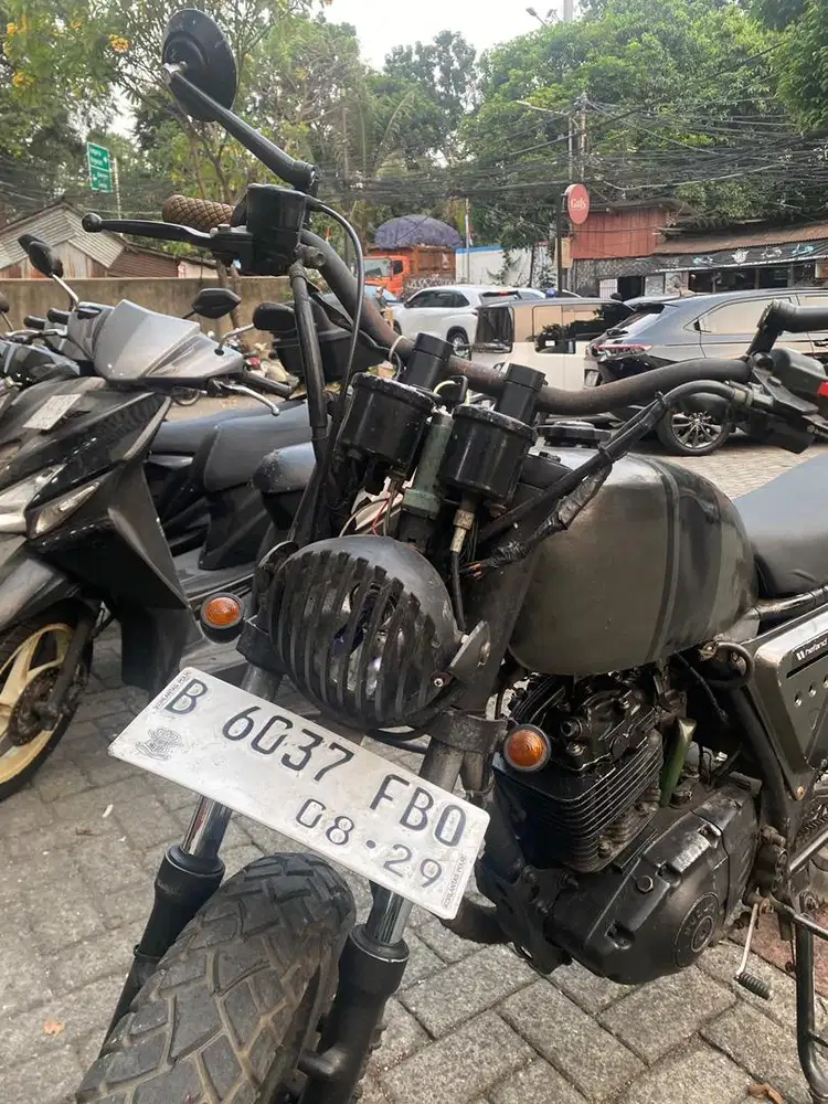 SUZUKI THUNDER CUSTOM SCRAMBLER 125CC