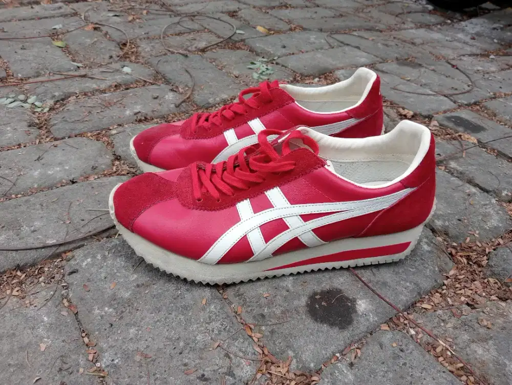 ONITSUKA TIGER MOAL 77