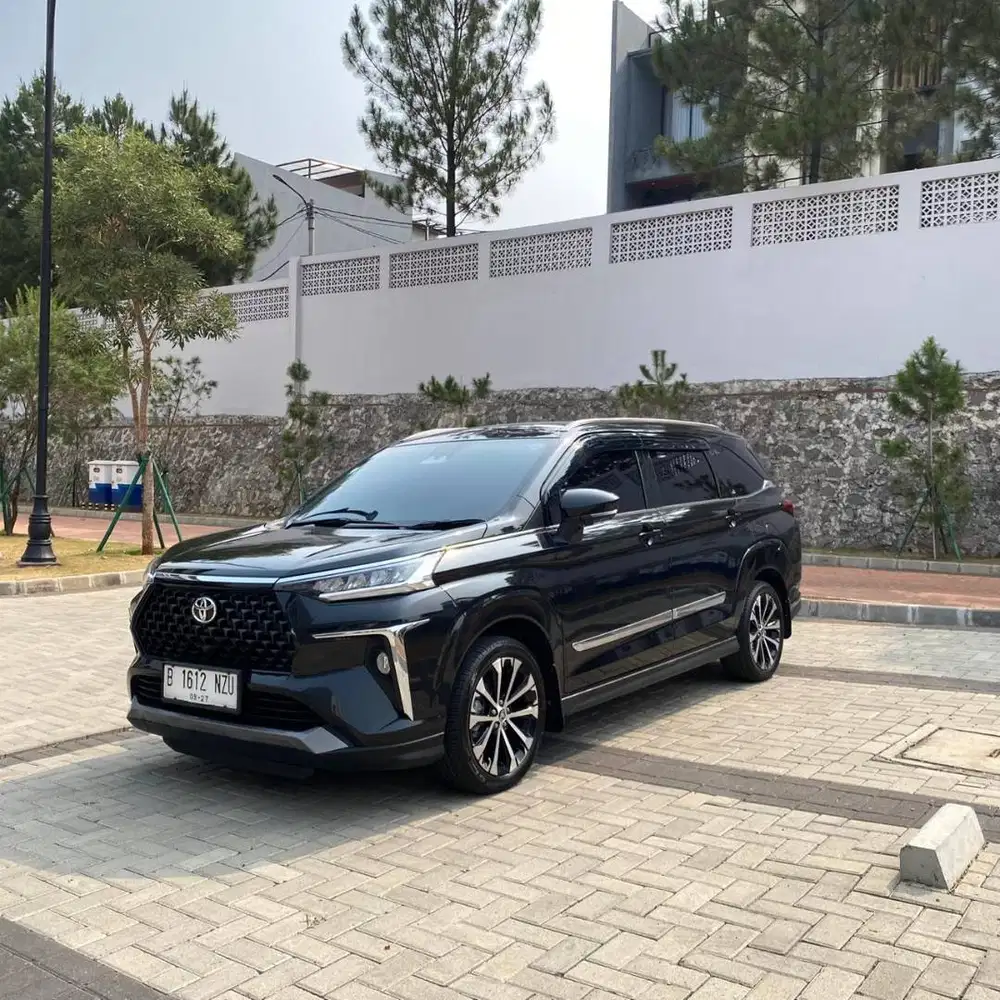 TOYOTA VELOZ Q TSS 2022 HITAM AT MATIC GENAP