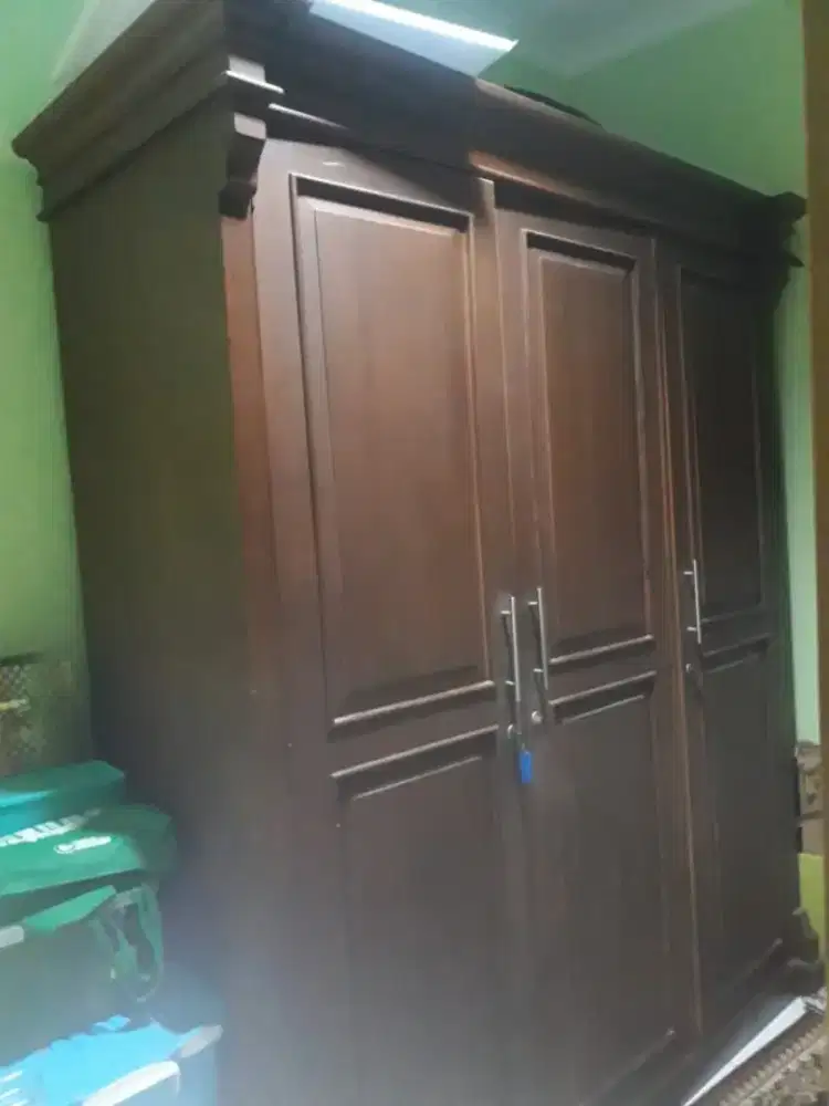 Lemari Jati Solid