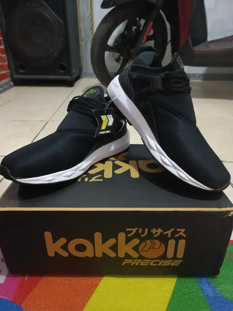 Sepatu Sneaker ORI PRECISE KAKKOII HIROSHI M Sz42 SLIM/41 Masuk (Baru)