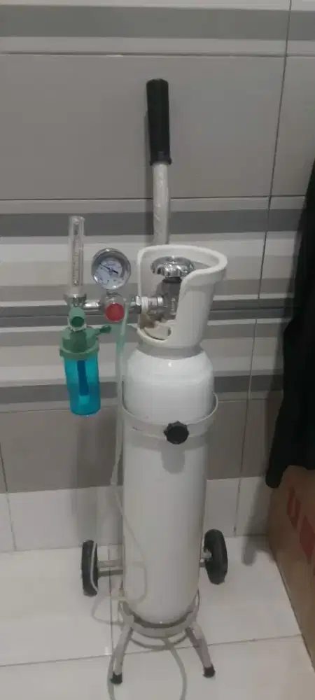 Tabung oksigen lengkap
