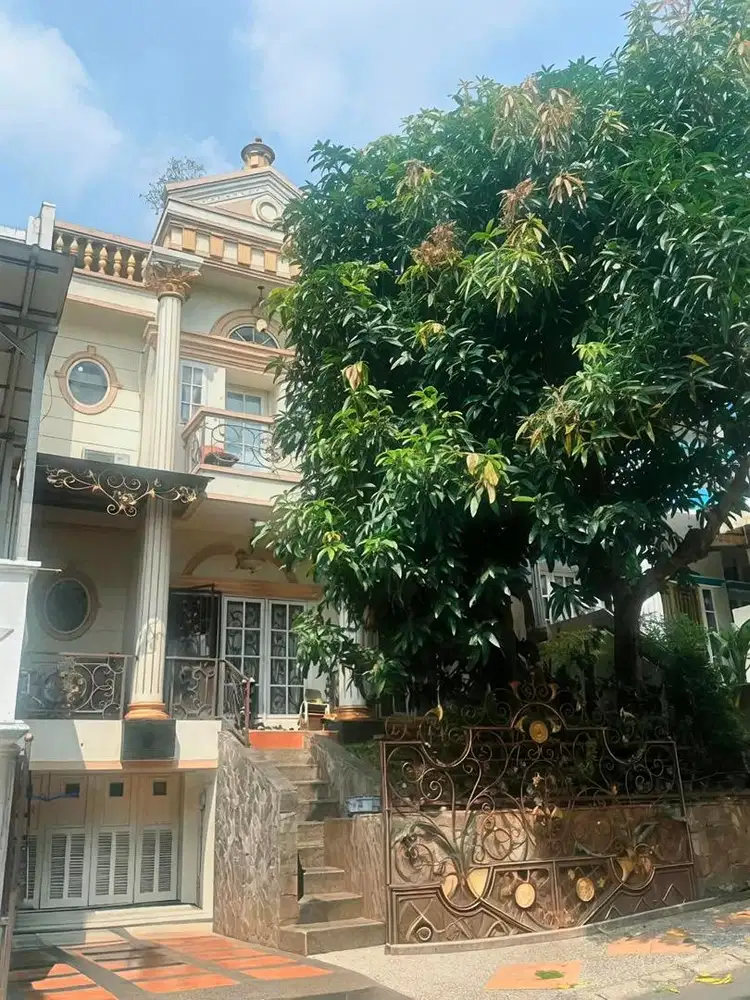 Di jual rumah 4 lantai siap huni di citra gran cibubur