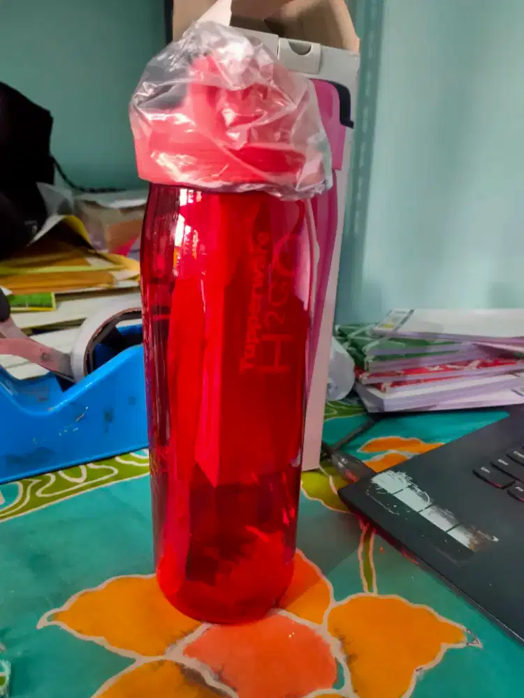 Tumbler / Botol minum Tupperware original warna merah 750ml