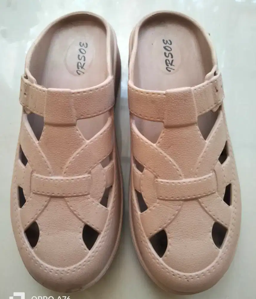 Sendal ruber cream size 36/37