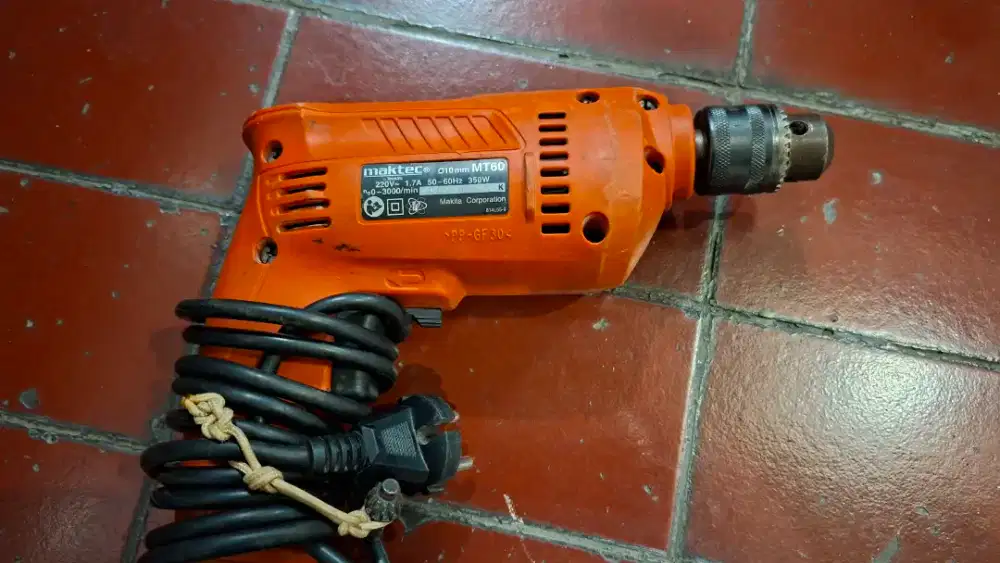 Bor Tangan Maktec MT60