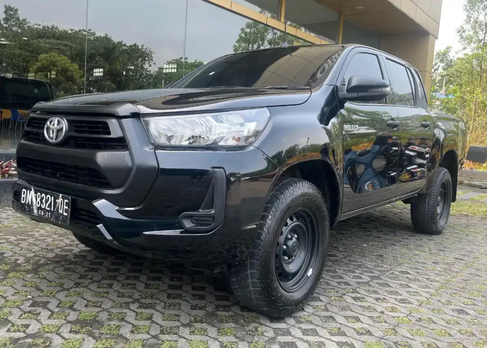 Hilux 2.4 E DC 4x4 MT 2022 Tangan Pertama