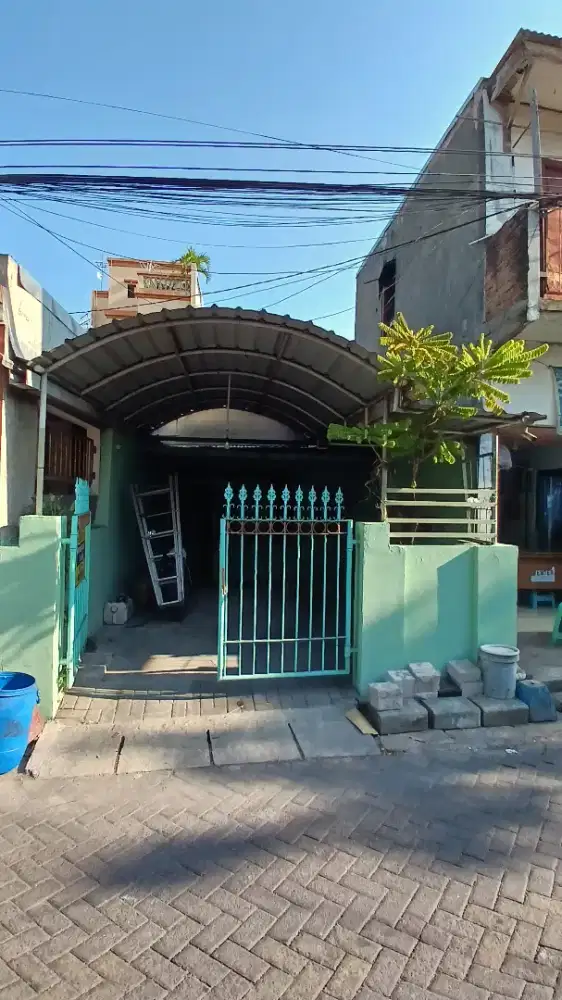 Dijual Rumah Hoek Semolowaru Strategis