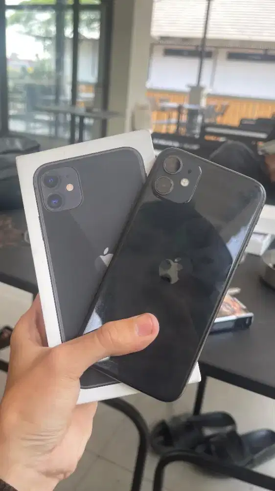 Iphone 11hitam 128Ibox