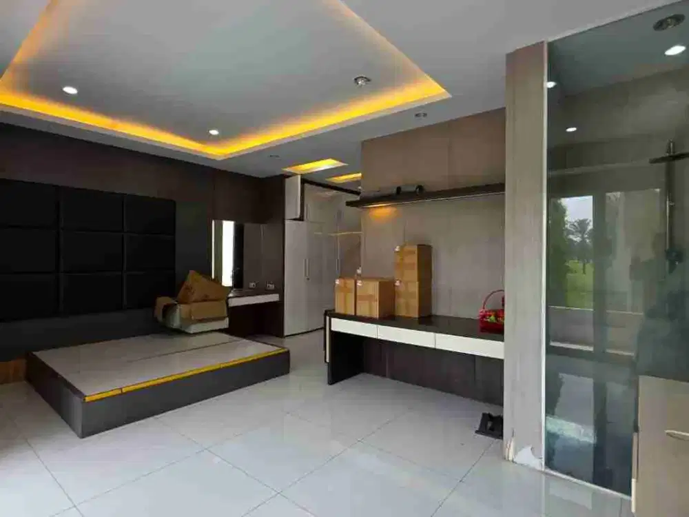 Rumah 2 Tingkat     , hadap lapangan Golf