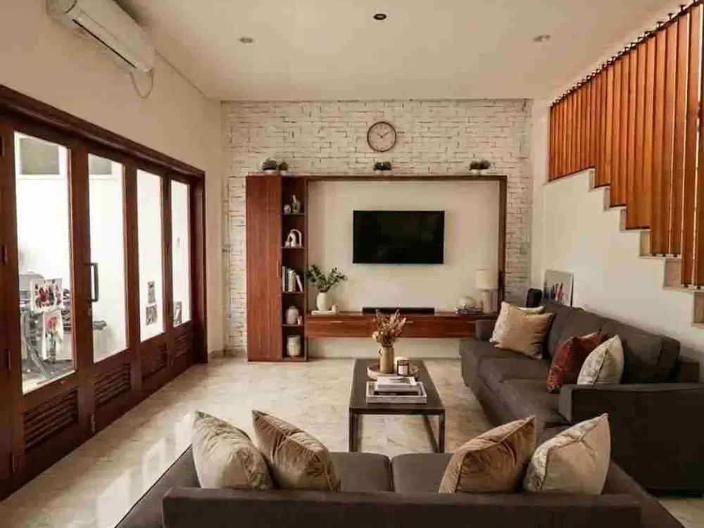 RUMAH MODERN & LUXURY DALAM KOMPLEK SANUR