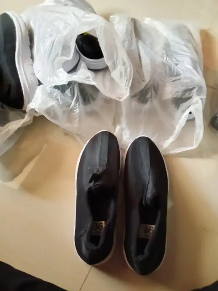 Sepatu karyawan & jalan jalan
