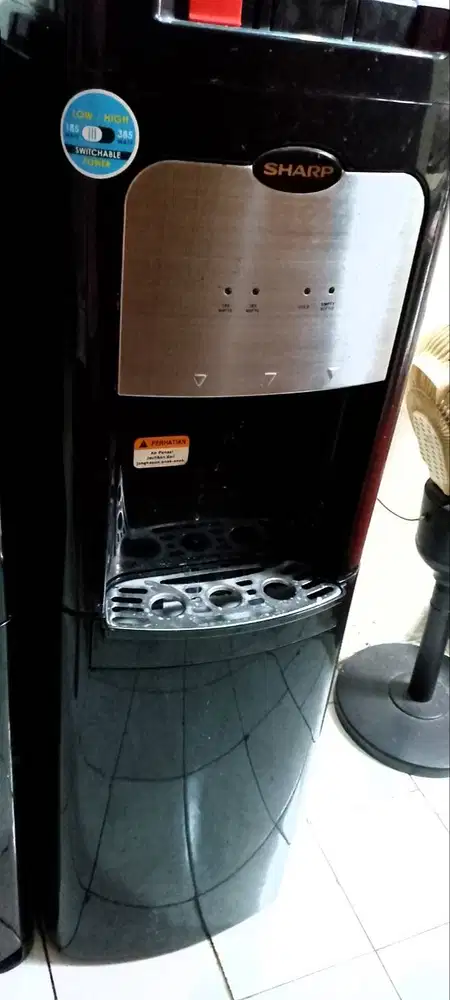 Dispenser sharp
