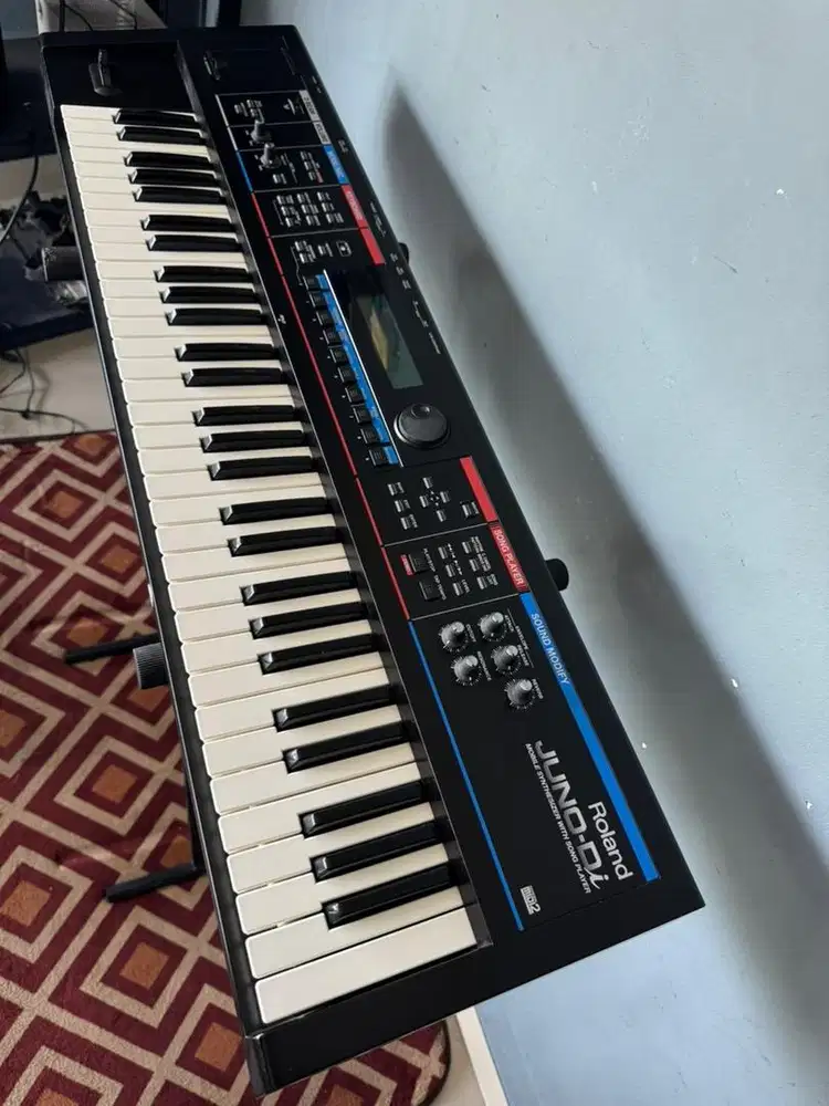 Synthesizer Roland Juno Di