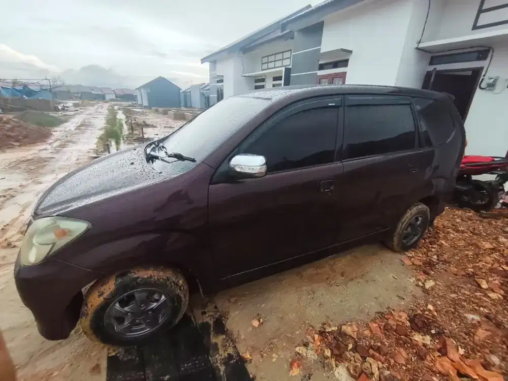 Xenia 1000cc Pemakaian Tangan Pertama