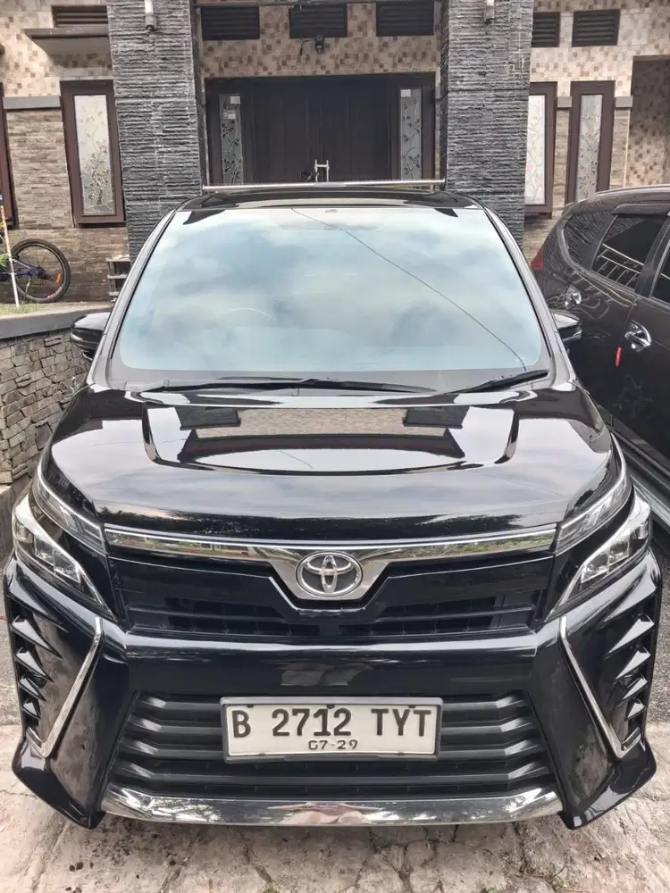 Toyota Voxy 2019 AT 2.0