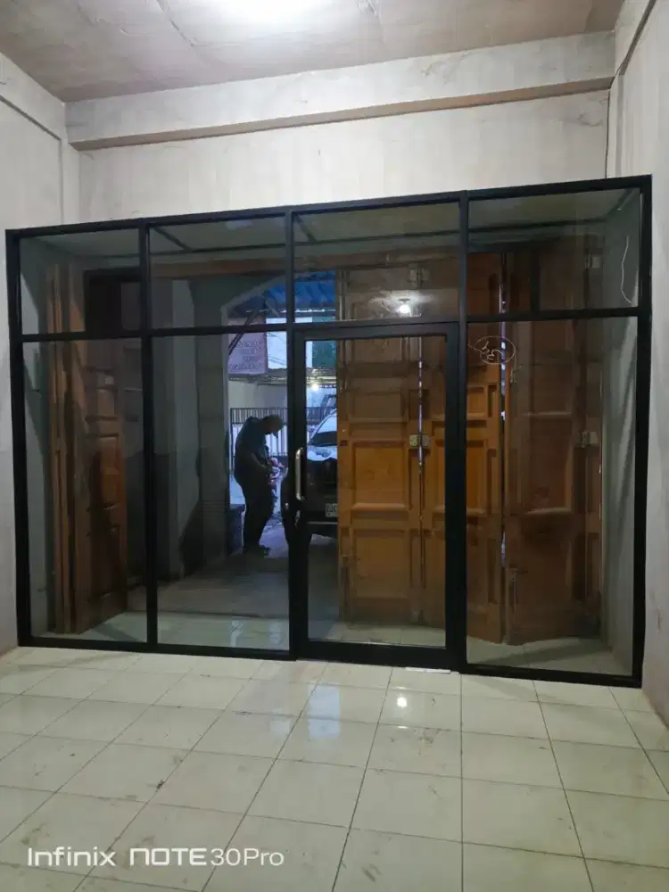 Pintu kaca swing 2 daun dan pintu kaca sliding aluminium upvc