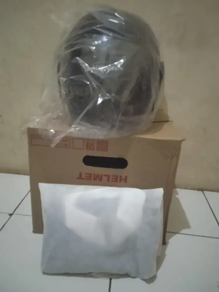 Helm honda + jaketnya