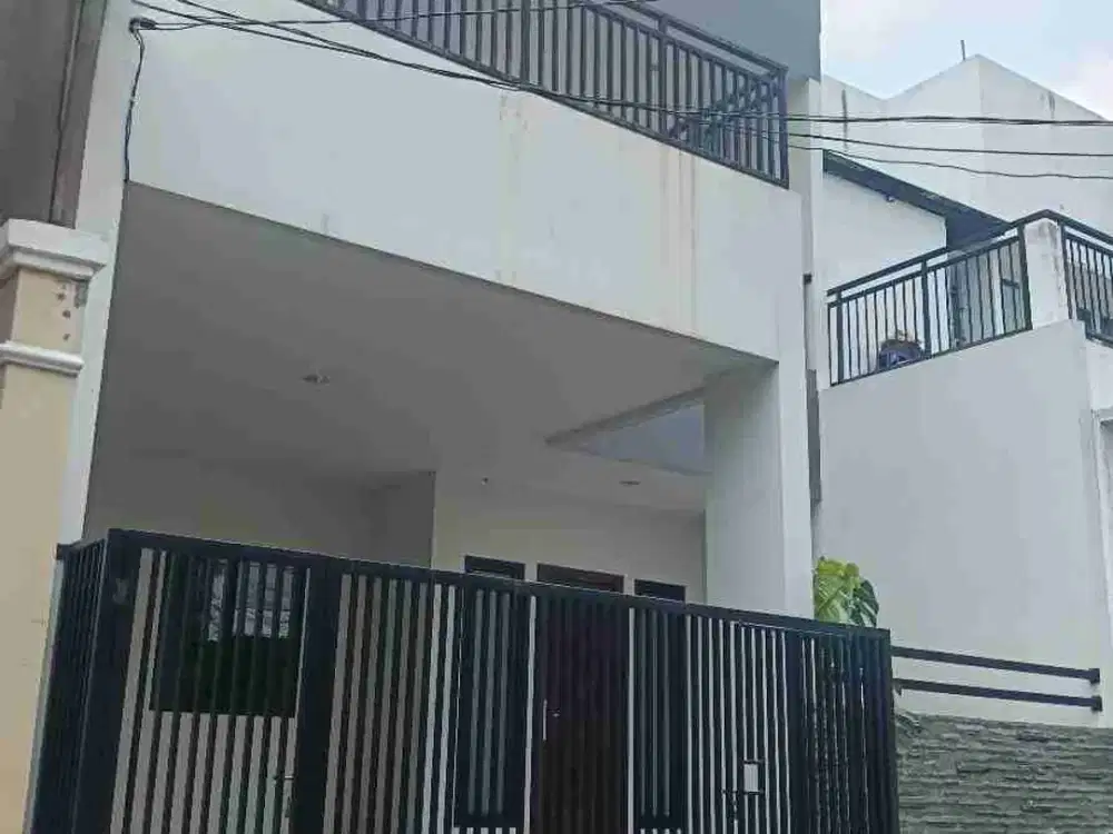 Rumah minimalis bagus 2 1/4 lantai siap huni bebas banjir disewakan row jalan 3 mobil lokasi favorite Sunter Jakarta Utara