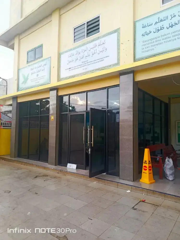 Pintu kaca,sekat kaca, Pintu kaca swing aluminium upvc (No dp)
