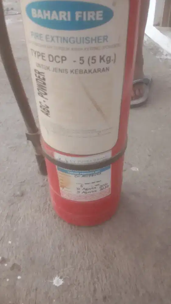 4 tabung alat pemadam kebakaran