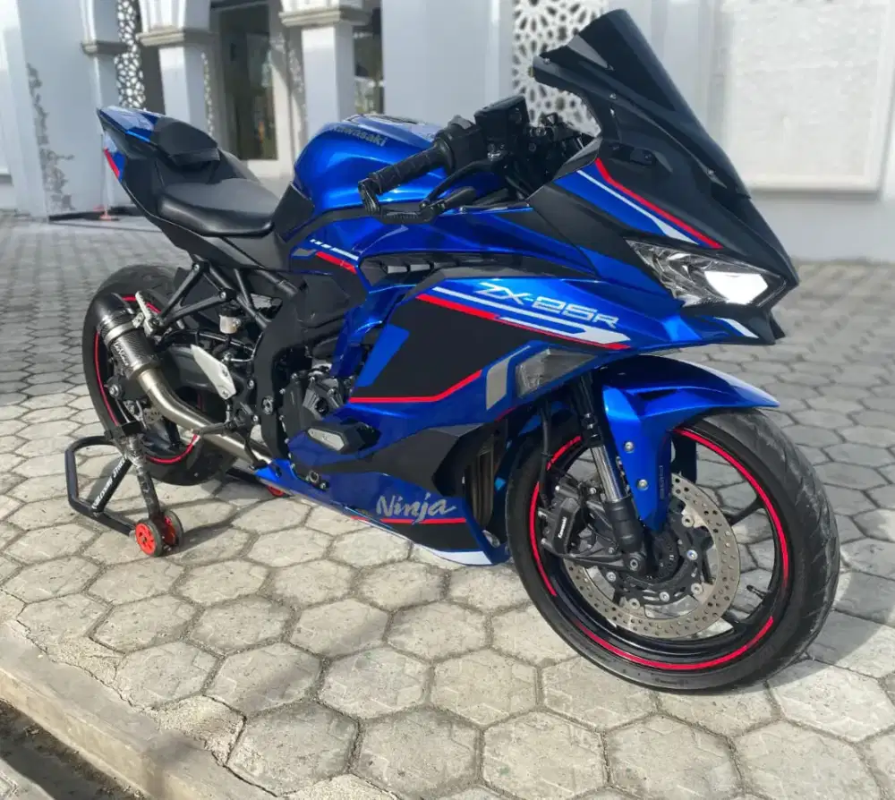 Kawasaki ZX 25R tahun 2023