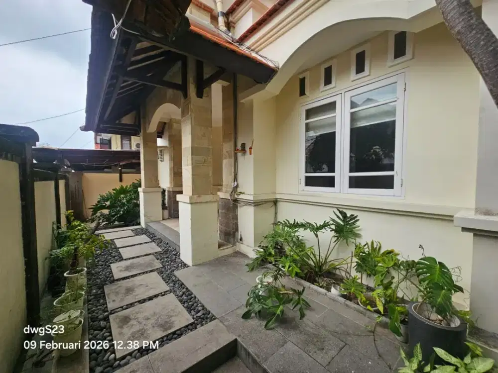 Dijual rumah semi villa lantai 2 lokasi semer dekat ke umalas kerobokan  One gate syestem