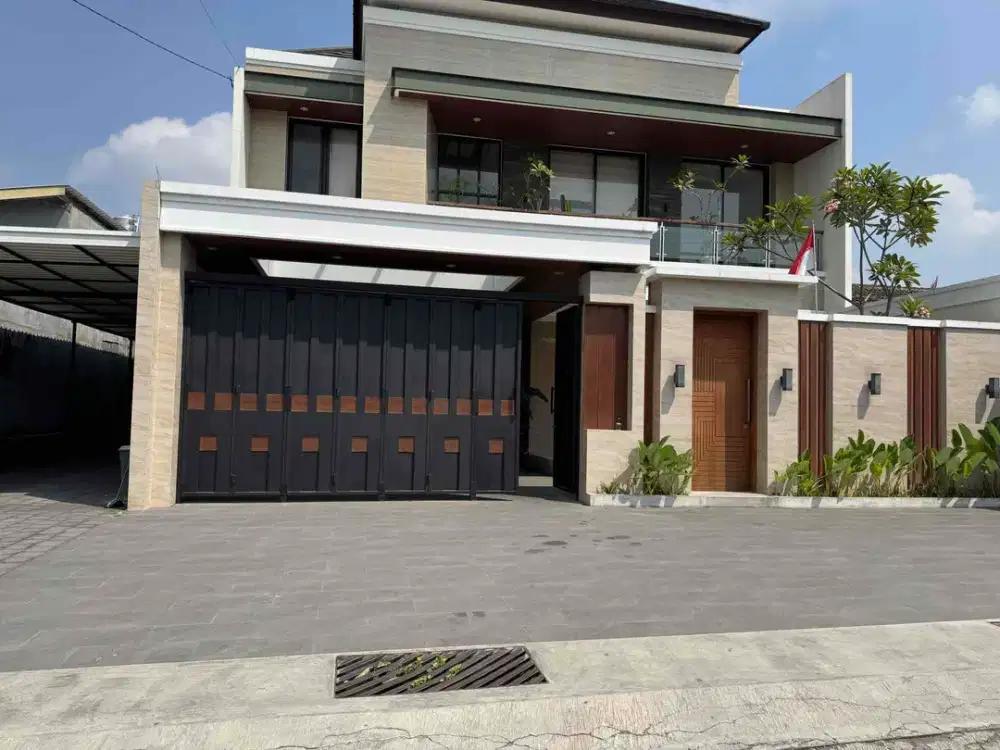 Rumah Mewah w/swimming pool di jl gitogati Utara Hotel Hyatt