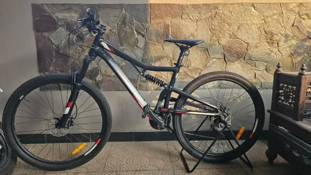 Sepeda MTB type Thrill Oust 1.0