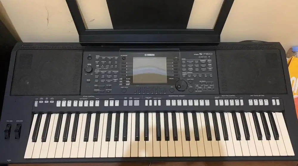 Keyboard Yamaha PSR S750