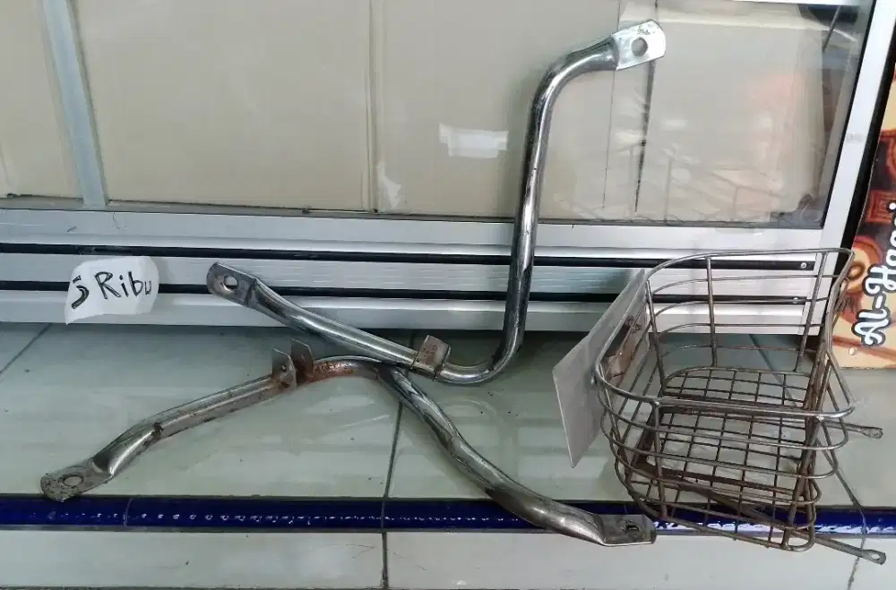 Keranjang dan footstep motor jadul