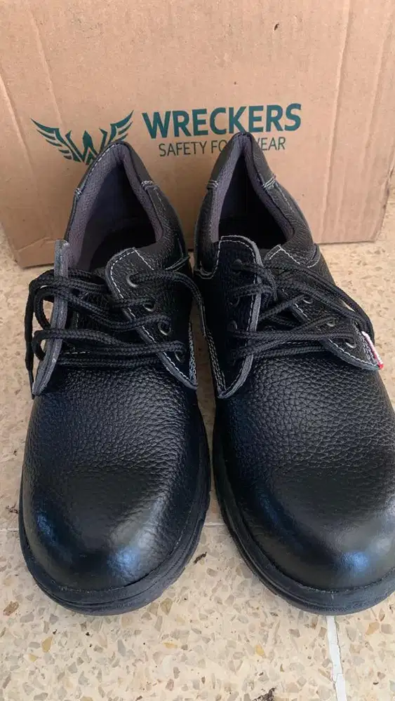 Sepatu safety wreckers