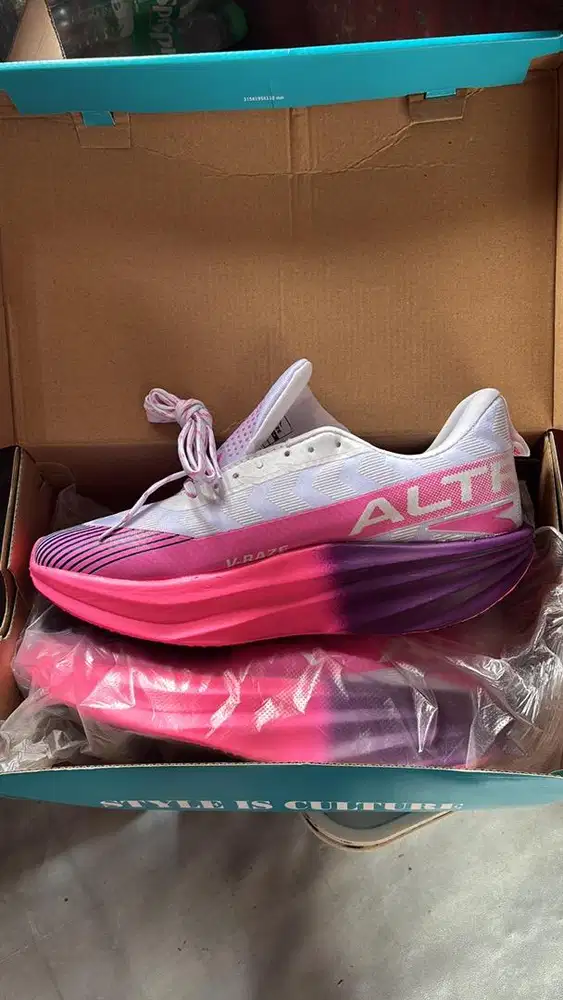 Sepatu jogging ukuran 42